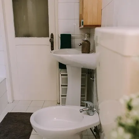 Typical Flat With Terrace City Center Apartman